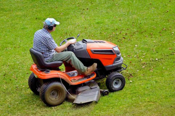 Vente et réparation de tracteurs à gazon Québec